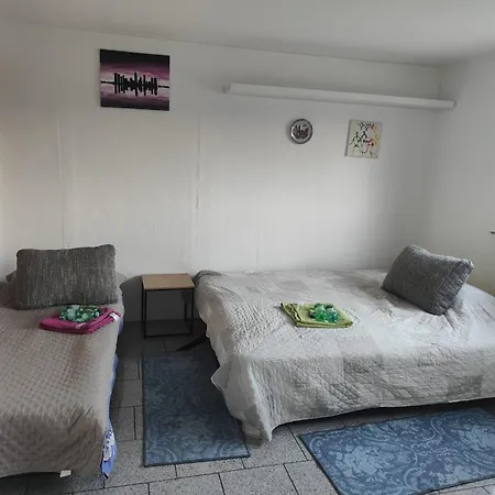 Yulias Hause בית אירוח *